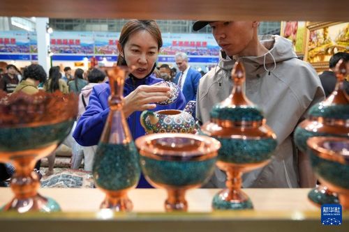 新華全媒 | 多國工藝品扮靚中俄博覽會工藝美術(shù)品展區(qū)